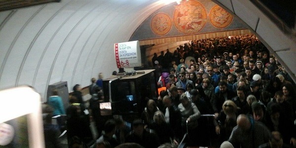 «Замінування» метро, миття Володимира та інші новини Києва за тиждень