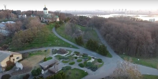 Ботанічний сад у Києві показали з висоти пташиного польоту [відео]