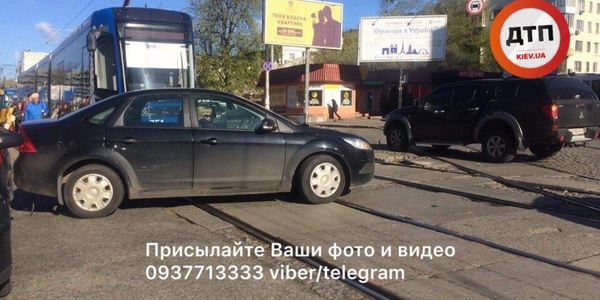 На вул. Жилянській перекрито рух трамваїв