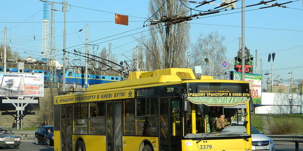 Наземний транспорт на Великдень змінить графік роботи