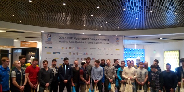 У ЦУМі презентували новий гімн Чемпіонату світу з хокею [фото, відео]