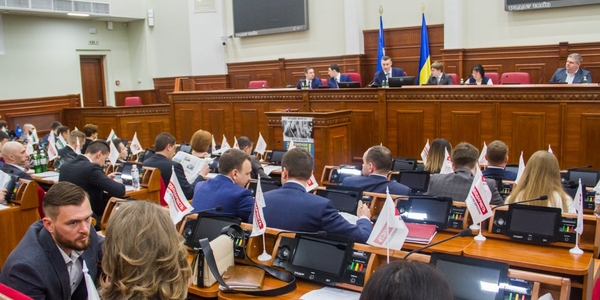 У Київраді підтримали заборону будівництва АЗС на Позняках