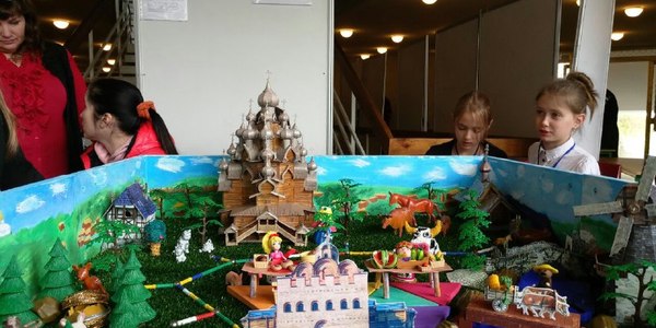 Юні кияни дивують стартапами: від інтернет-мемів до капців, що світяться уночі