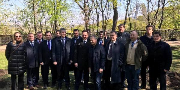 Чиновники озеленили Володимирську гірку