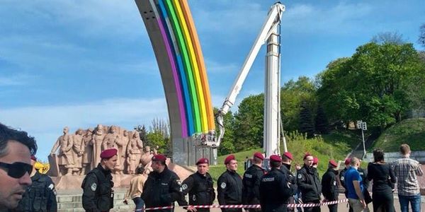 Правий Сектор запропонував свій дизайн Арки дружби народів