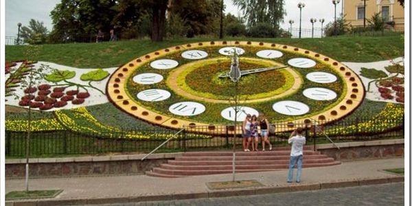 Квітковий годинник на Майдані зміниться
