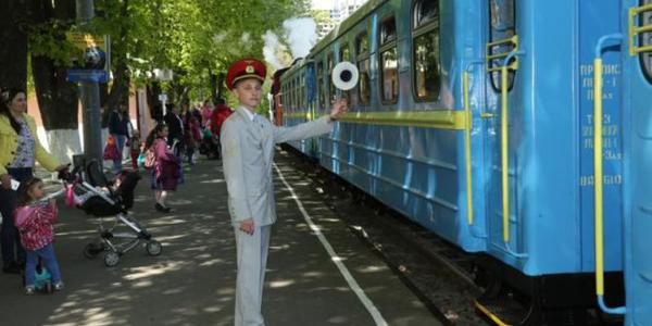 Київська дитяча залізниця відкрила рух між станціями «Вишенька» та «Яблунька»