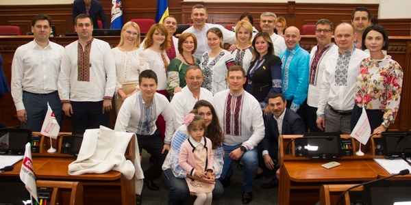  Які вишиванки одягнули Кличко, депутати та міські чиновники [фото]