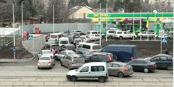 Черги на автозаправках незабаром зникнуть [відео]