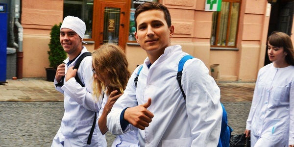 Студенти-медики не відпрацьовуватимуть за бюджет