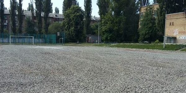 У Подільському районі триває ремонт стадіону-переможця Бюджету участі