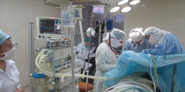 Столичні нейрохірурги врятували багатодітну матір від раку