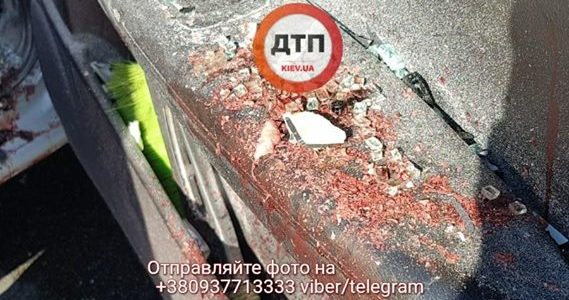 Жахливе ДТП на мосту Патона - чоловіку знесло голову