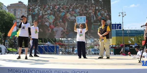 У Києві зафіксували національний рекорд масового тренування з йоги [відео]
