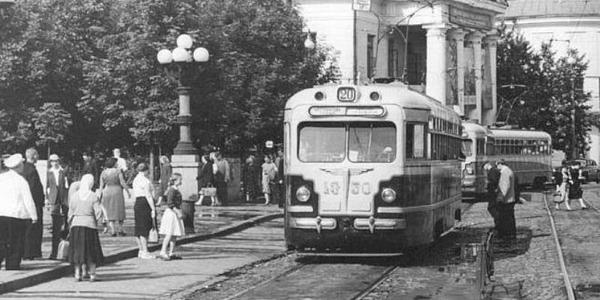 Унікальна добірка знімків Контрактової площі XX століття [фото]