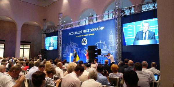 Президент назвав умови збагачення міст України [фото, відео]