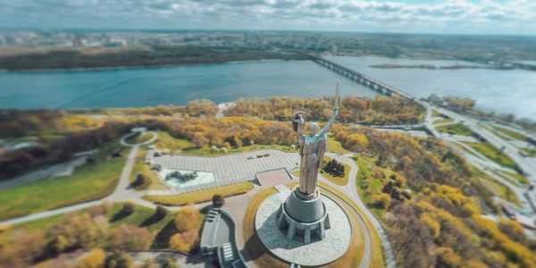 Міжнародний День Дніпра: оркестр на воді та лайфсейвінг [відео]