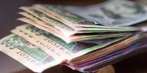 Економічне зростання на практиці - кияни отримують значно менші зарплати