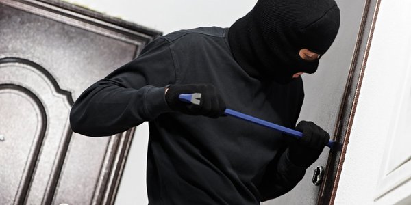 Відпочинок без тривог: як захистити квартиру у відпустці