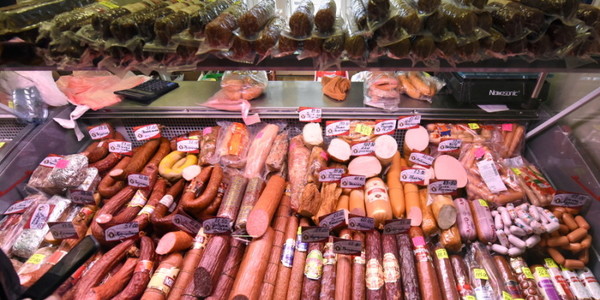 На ярмарках Києва заборонили швидкопсувні продукти