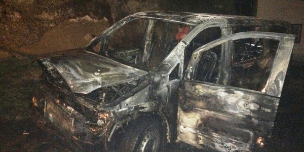 В центрі Києва вщент згорів мікроавтобус