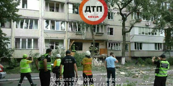 Новий вибух у Голосієво: загинула жінка, 20 мешканців будинку евакуйовано [відео]