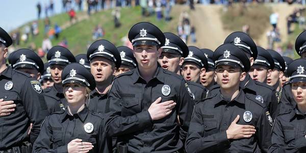 Від щирих селфі до подвигів: Національна поліція святкує «перезавантаження»