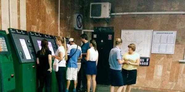 Пасажири адаптувалися до QR-квитків на «Кловській»