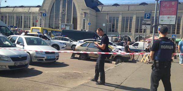 Біля Залізничного вокзалу стрілянина: поранені троє осіб