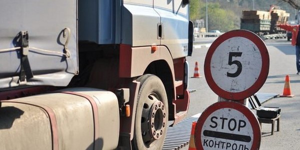 Вантажівкам знову обмежили в'їзд в місто