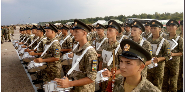 Ліцеїсти карбують крок до параду [відео]