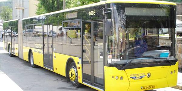 Уночі низка столичних тролейбусів і трамваїв змінить рух