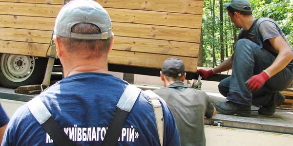 Доїхали до Голосієва: скільки МАФів демонтували у парку Рильського [фото]