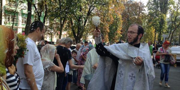 Яблучний Спас: у церквах святять фрукти, мед та зілля [фото, відео]