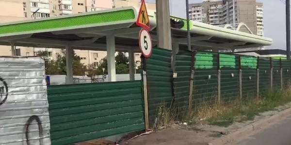Прокуратура звернулася до суду щодо знесення незаконної АЗС на вул. Ревуцького
