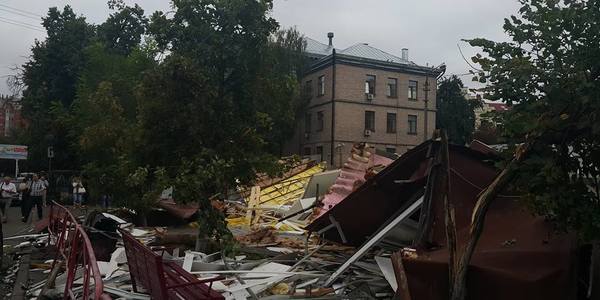 Пояснили офіційну причину знесення МАФів поблизу метро «Політехнічний інститут»