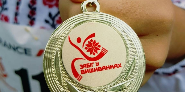Вишиваний дрес-код та патріотичний настрій: сотні киян пробігли кілометри для України [фото, відео]