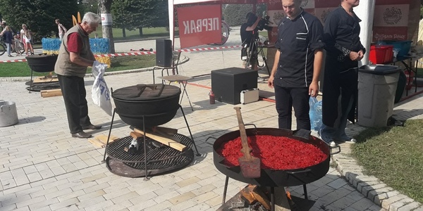Святкування тривають: в Голосієві фестиваль борщу [фото]
