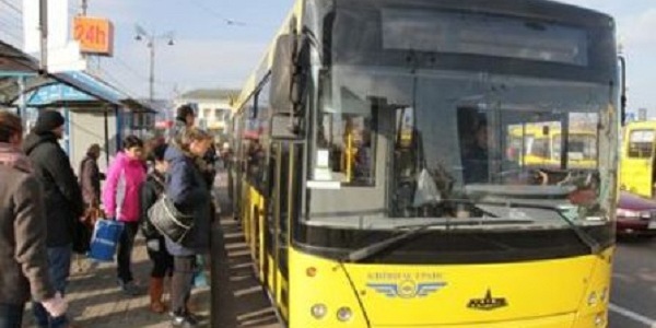 На Троєщині з'явились нові зупинки автобусів