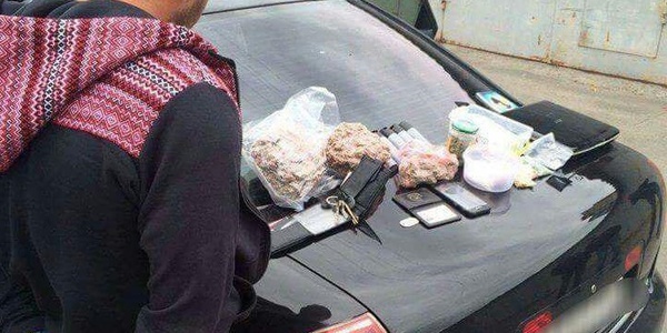 У Києві затримали поліцейського, що «кришував» наркодилерів столиці