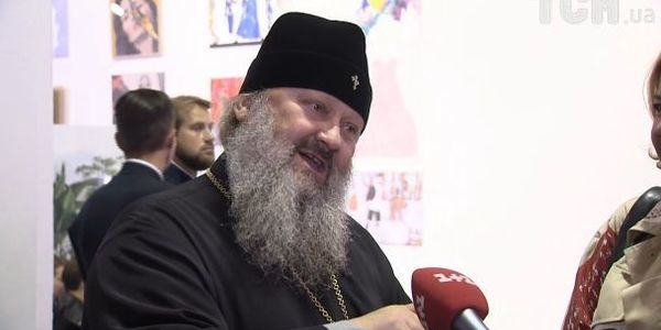 Модна церква та пальто від Burberry: скандальний намісник Лаври відвідав тиждень моди [відео]
