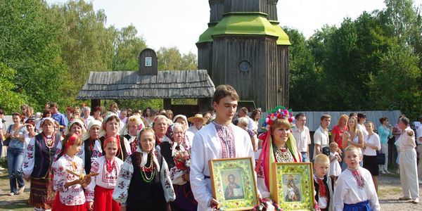 Скориставшись «Шлюбом за добу» у Пирогові одружилося три пари молодят