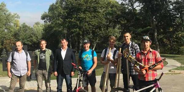 У Смородинському парку почали створювати екстремальну велотрасу
