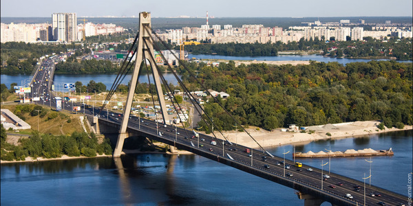 Обмежено рух транспорту на Московському мосту