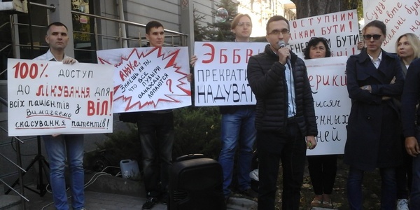Тисячі мильних бульбашок злетіли над Києвом [фото, відео]