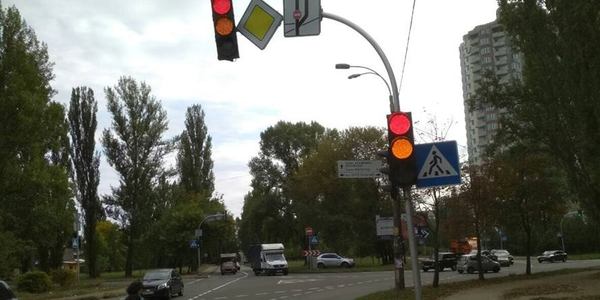 На Борщагівці запустили важливий світлофор