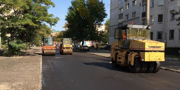 Усі райони під катком: дорожники продовжують середні ремонти