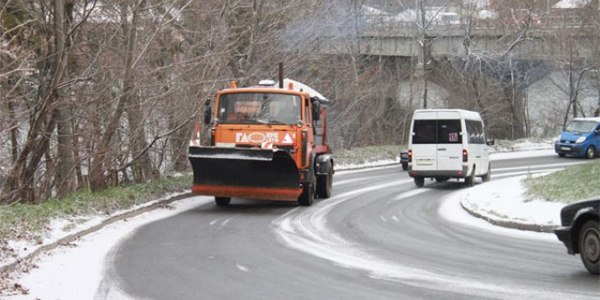 Метеорологи об’явили про настання осені: комунальники столиці перевіряють зимову техніку