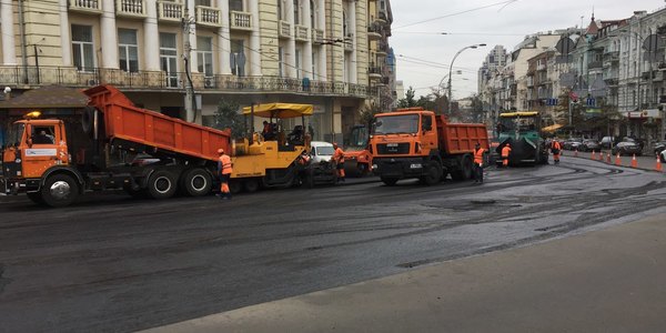 Дороги і зливоприймачі:«Київавтодор» не знижує темпи ремонтів