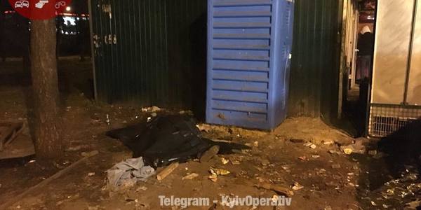 Робітники «наливайки» на Лісовій викинули чоловіка, щоб він не помер у їх закладі [відео]
